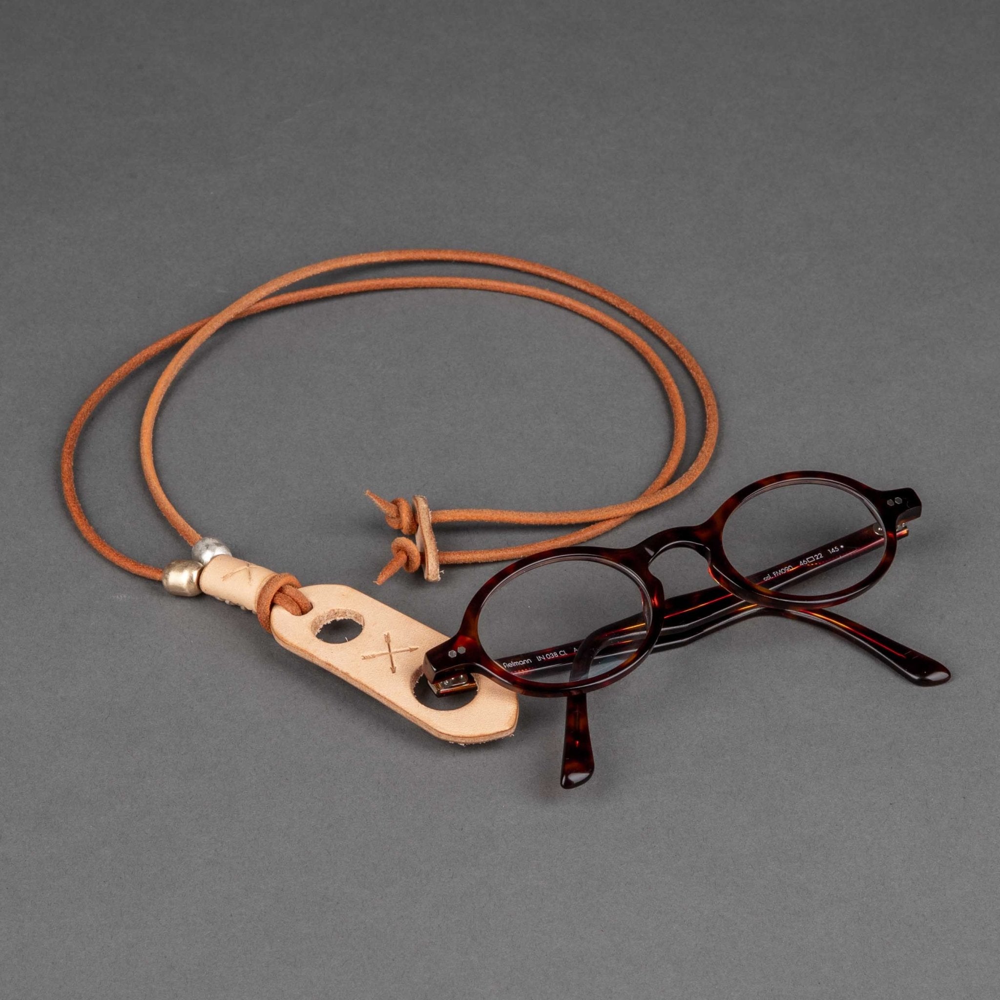 2 ArrowsPortaocchiali porte-lunettes natureCollierBritish Parts Luzern