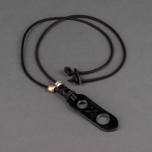 2 ArrowsPorte-lunettes Portaocchiali noirCollierBritish Parts Luzern