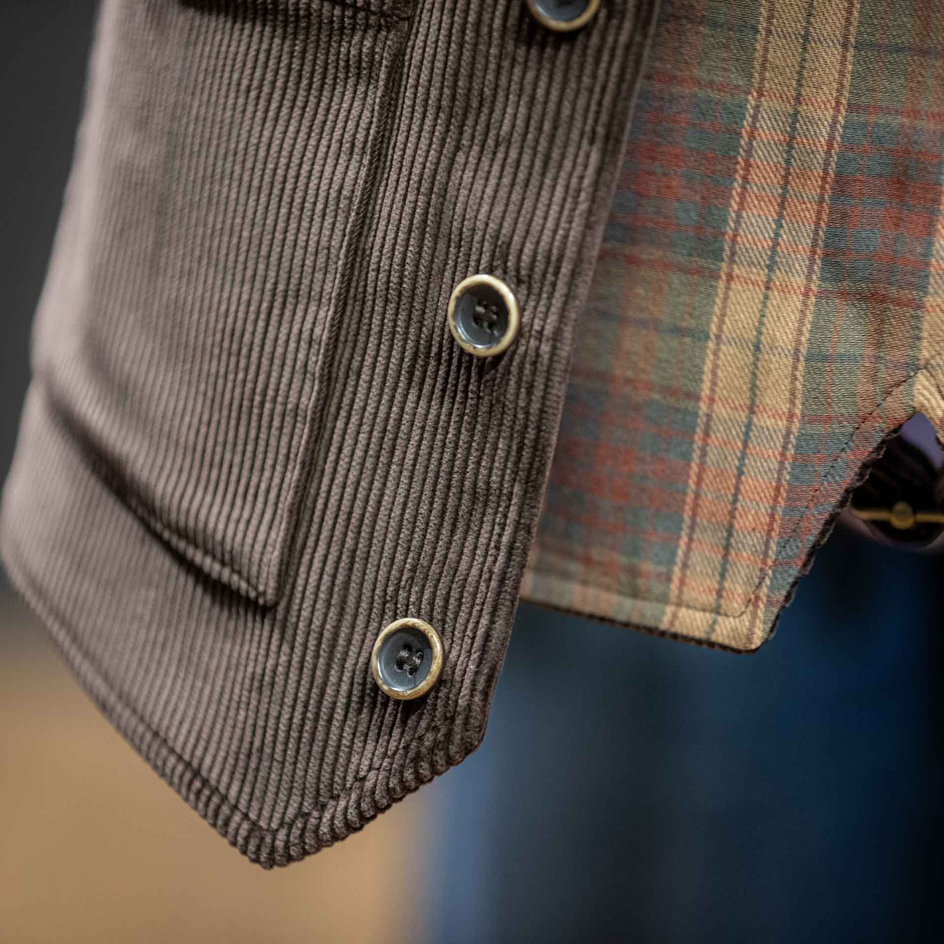 A Piece of ChicArtisan Gilet en velours côtelé marron foncéGiletsBritish Parts Luzern