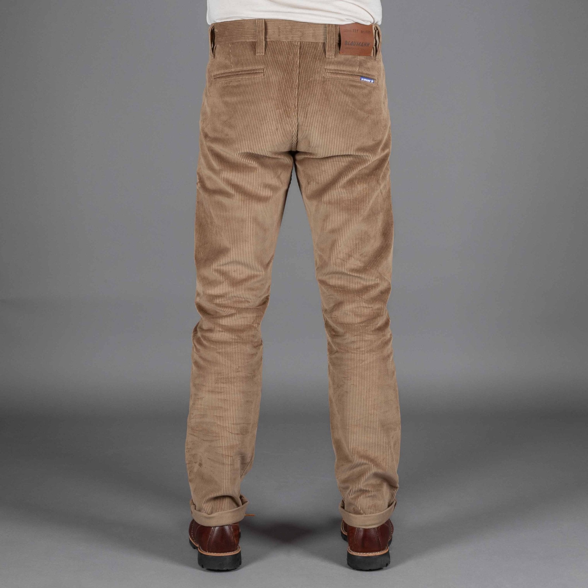 Pantalon en jean bleuPantalon en velours côtelé beigePantalonsBritish Parts Lucerne