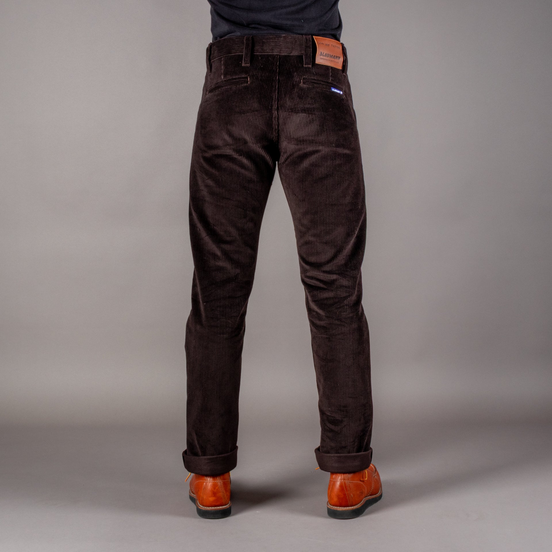 Pantalon en jean bleuPantalon en velours côtelé marron foncéPantalonsBritish Parts Lucerne