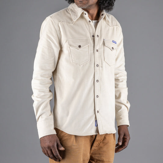 Pantalon en jean bleuChemise en velours côtelé écruChemiseBritish Parts Lucerne