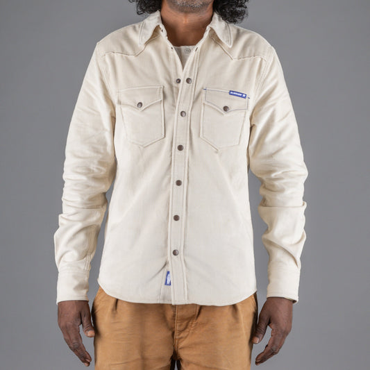 Pantalon en jean bleuChemise en velours côtelé écruChemiseBritish Parts Lucerne