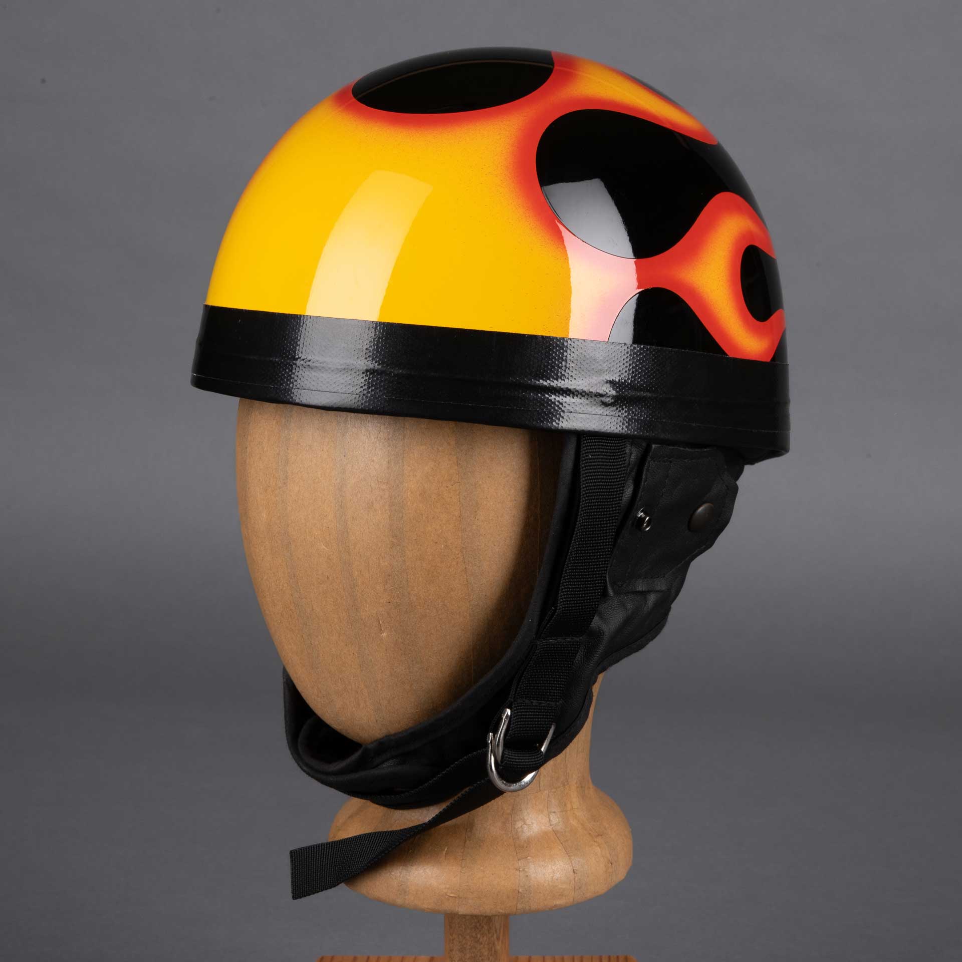 Casque DavidaClassic Black Yellow Orange FlamesCasqueBritish Parts Lucerne