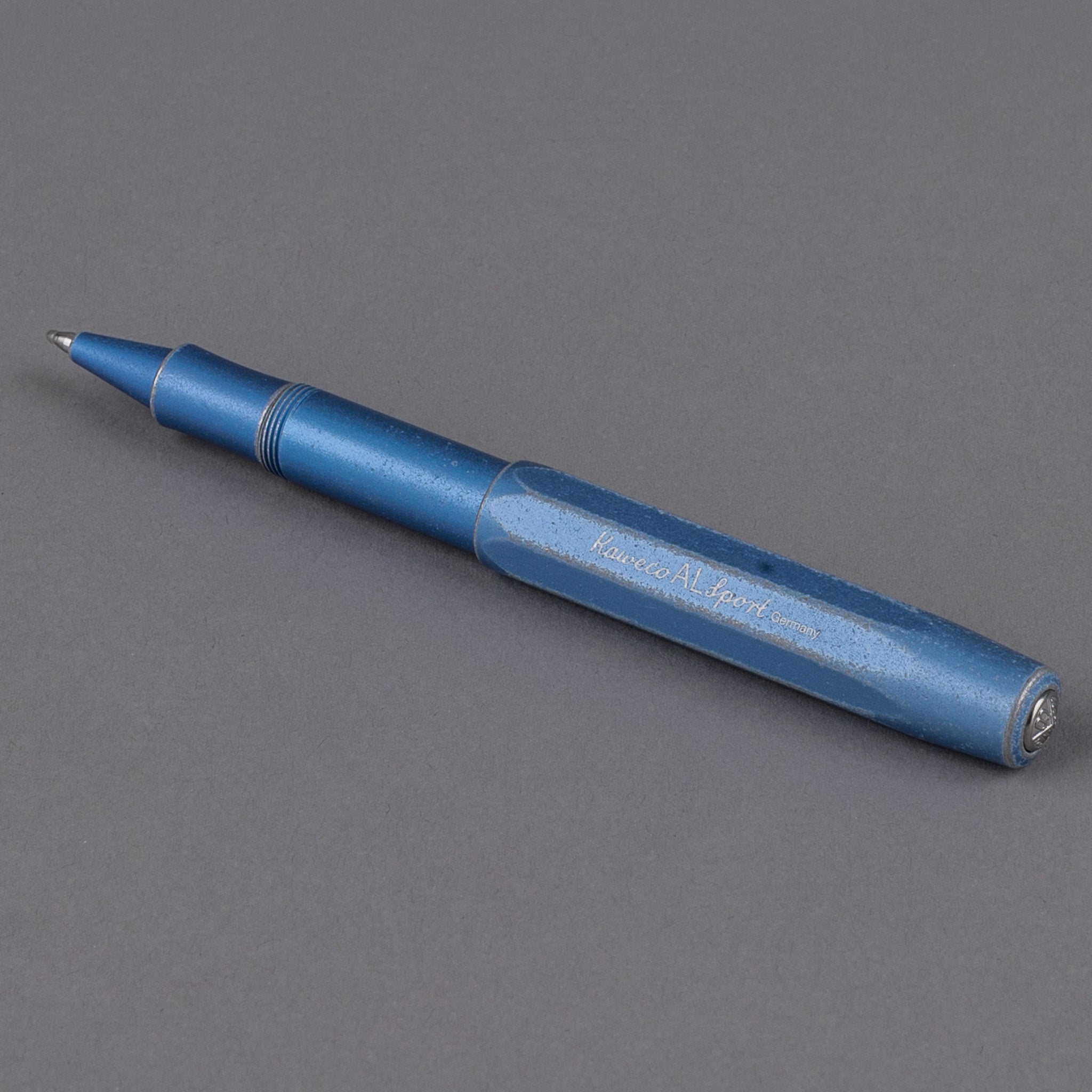 Stylo roller Kaweco AL Sport Stonewashed Blue Instruments d'écriture British Parts Lucerne