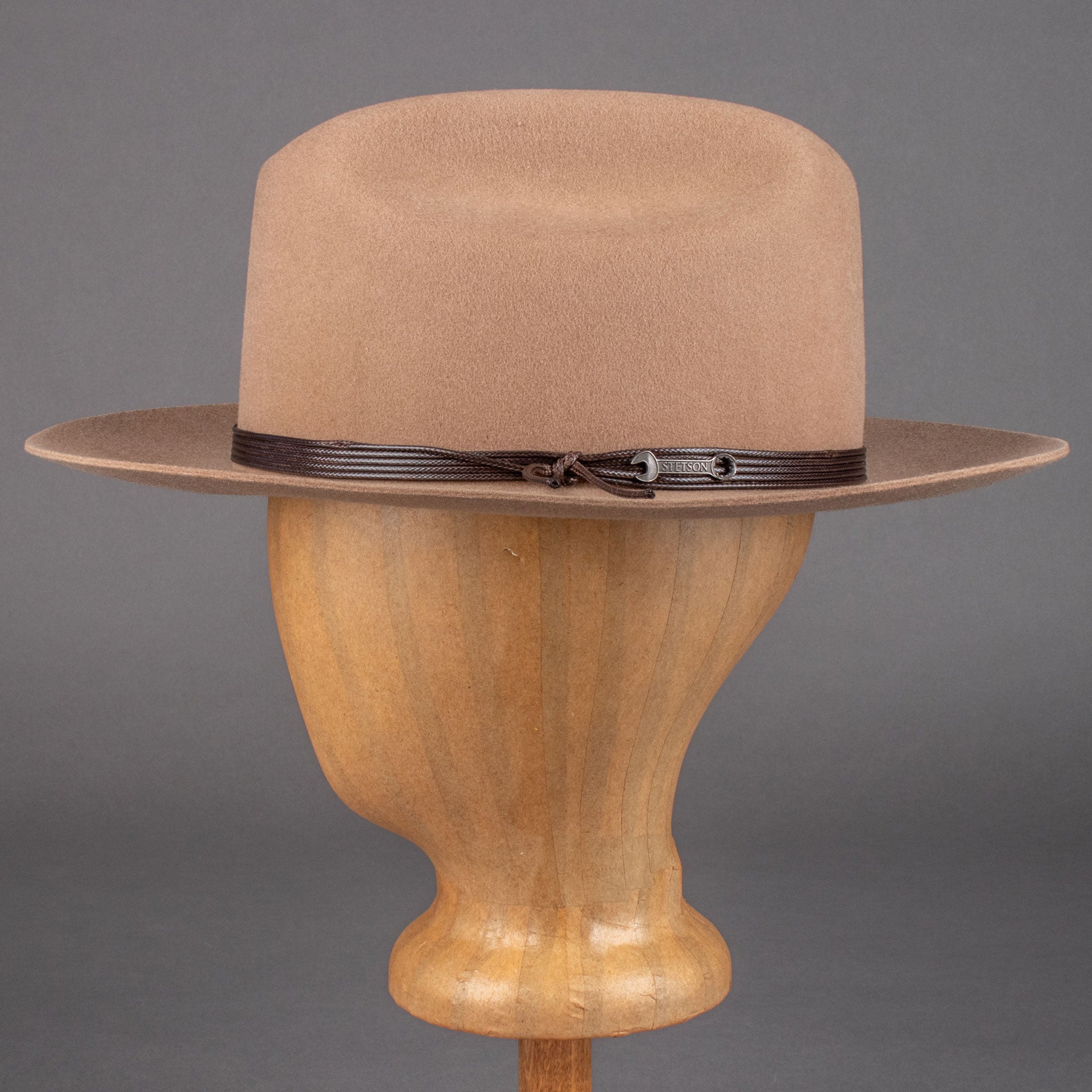 StetsonWestern Woolfelt Garage ThemeHutBritish Parts Luzern