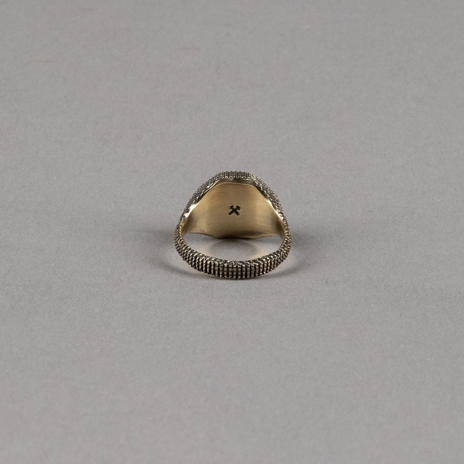 Studebaker MetalsOtto Signet Ring - Bague en laitonBritish Parts Luzern