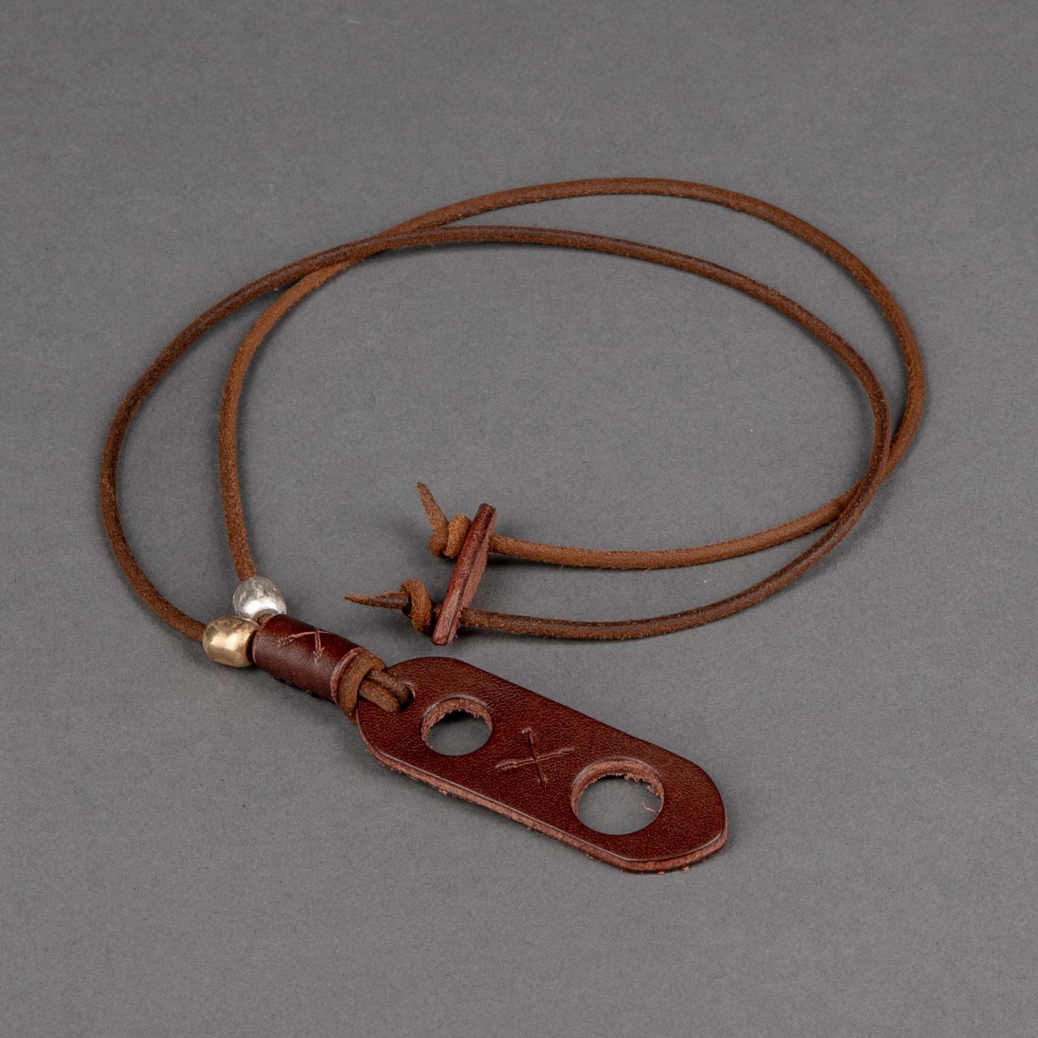 2 ArrowsPortaocchiali porte-lunettes marron foncéCollierBritish Parts Luzern