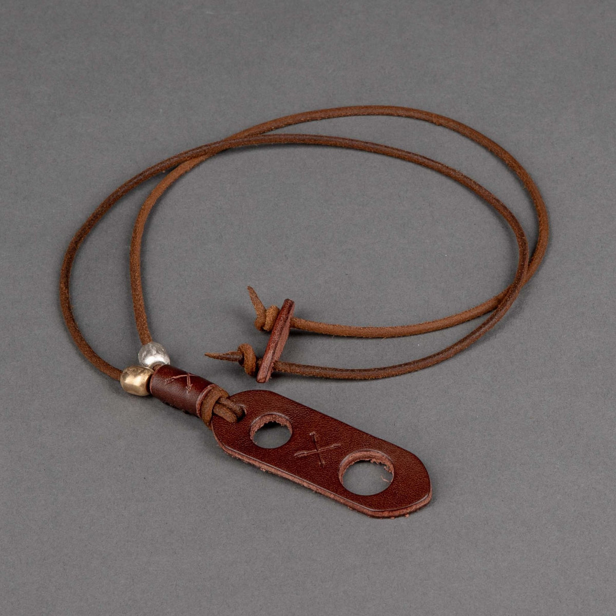 2 ArrowsPortaocchiali porte-lunettes marron foncéCollierBritish Parts Luzern