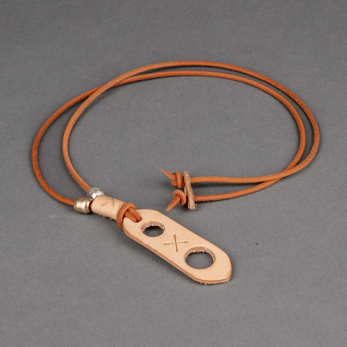 2 ArrowsPortaocchiali porte-lunettes natureCollierBritish Parts Luzern