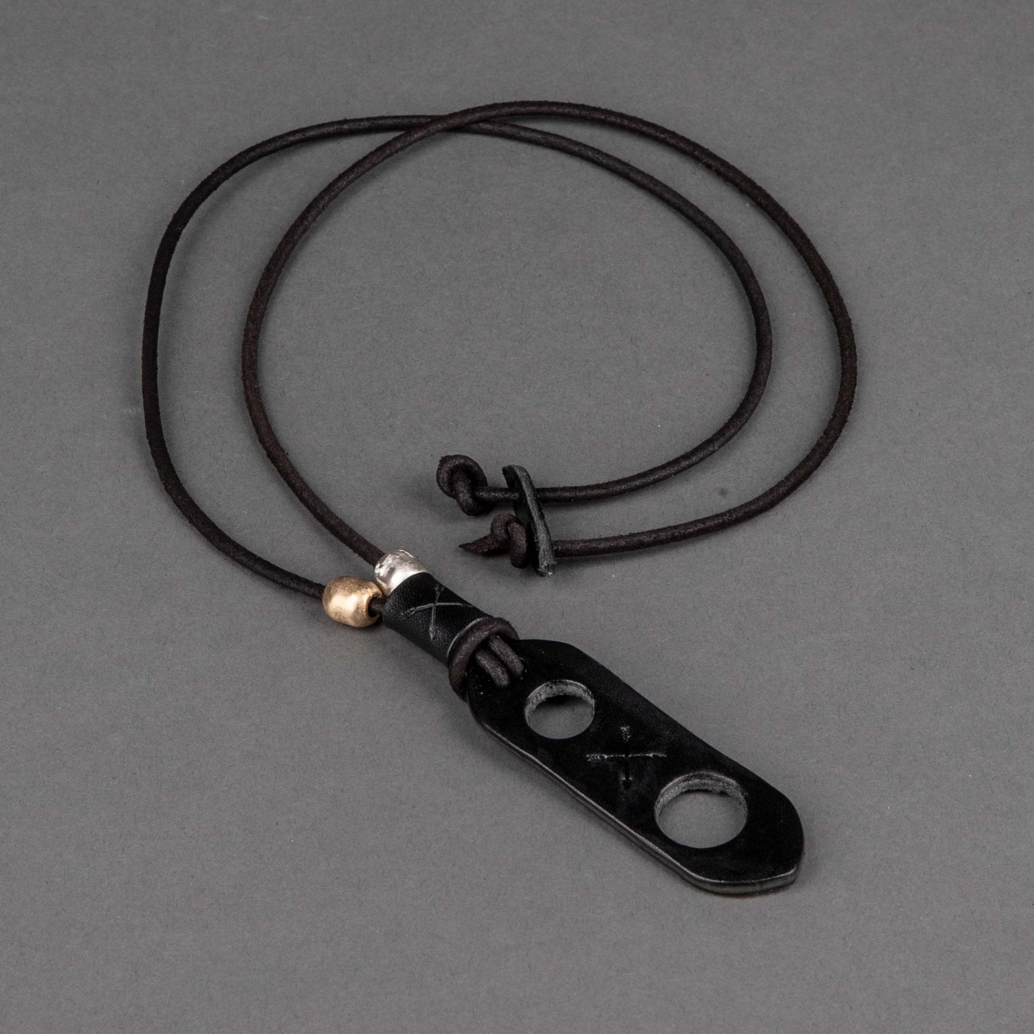 2 ArrowsPorte-lunettes Portaocchiali noirCollierBritish Parts Luzern