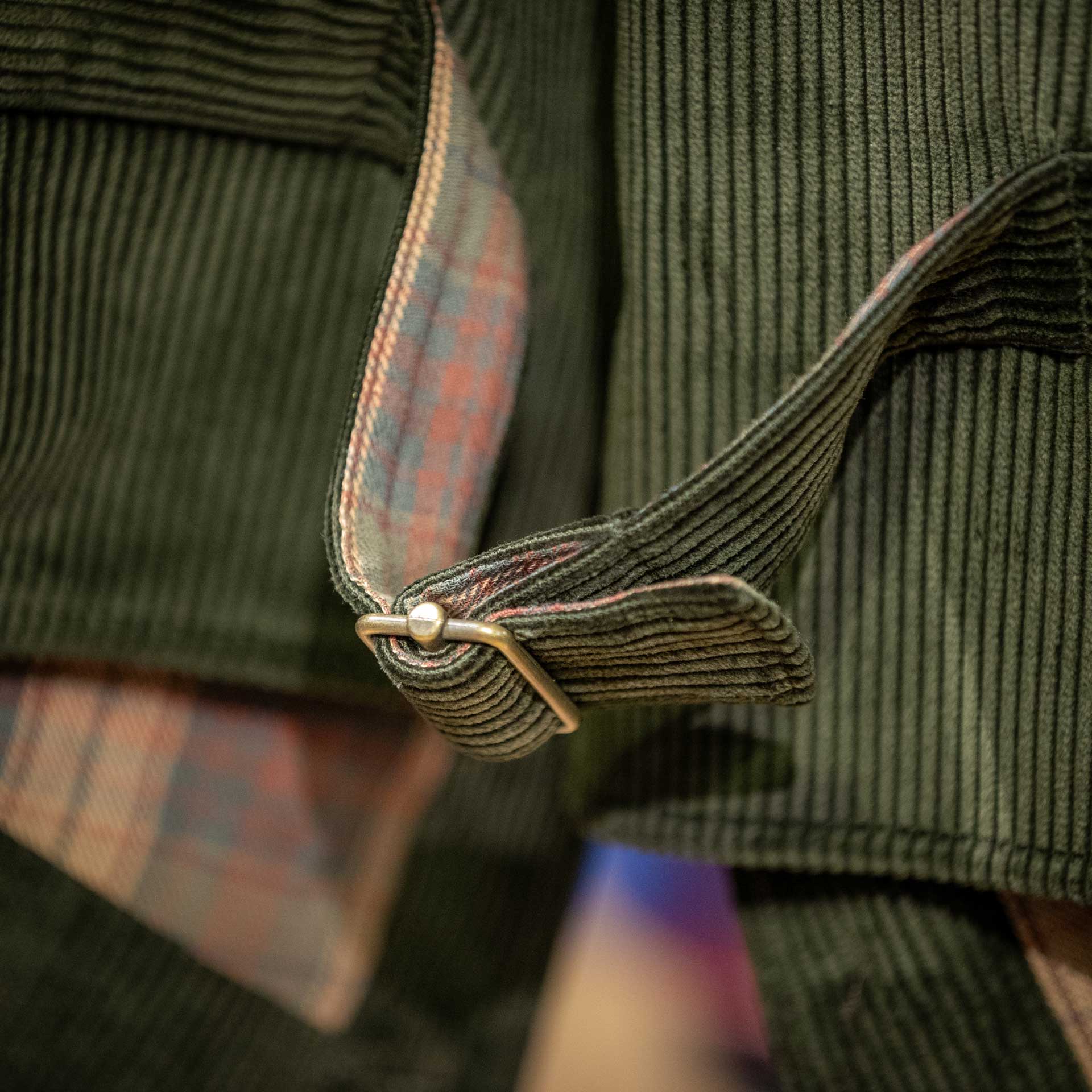 A Piece of ChicArtisan Gilet en velours côtelé vert foncéGiletsBritish Parts Luzern