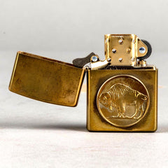 Bijoux finsZippo buffle bronzeBriquetBritish Parts Lucerne