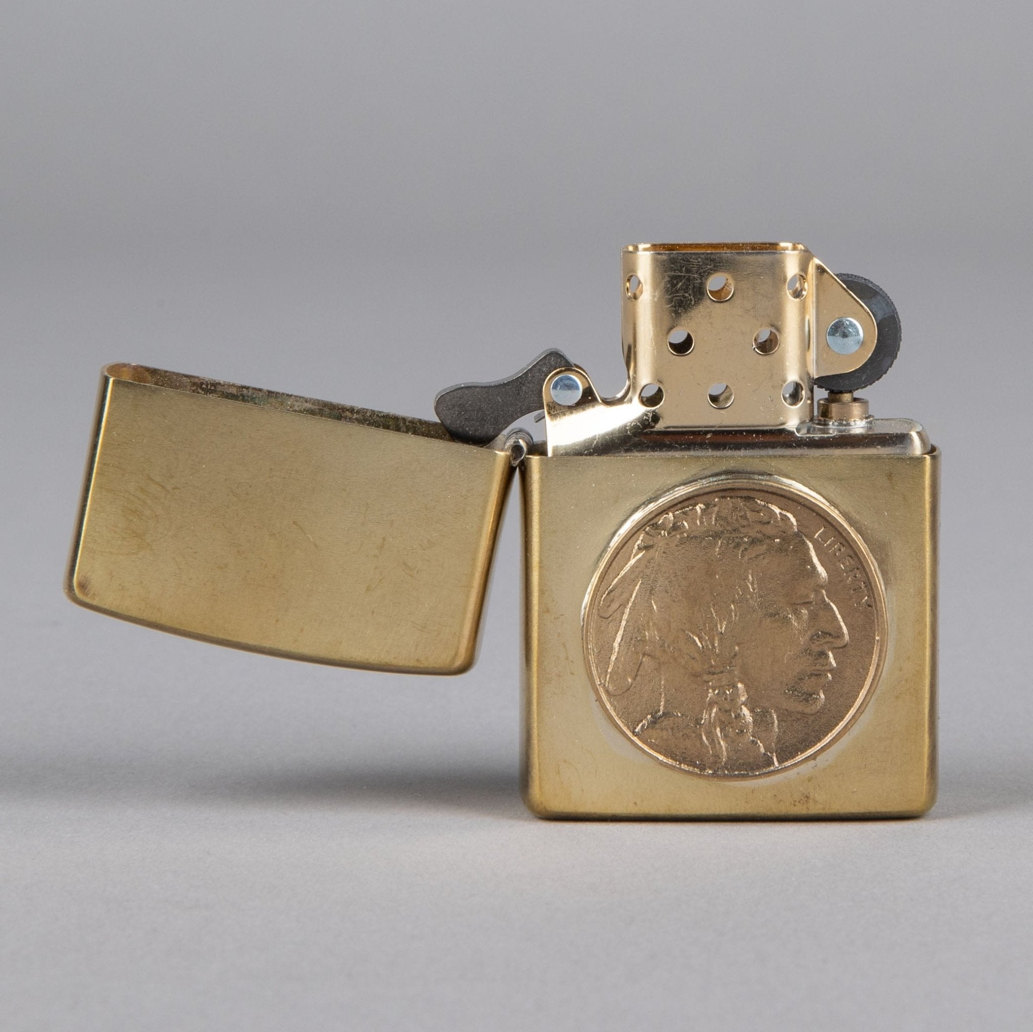 Bijoux finsZippo indien en bronzeBriquetBritish Parts Lucerne