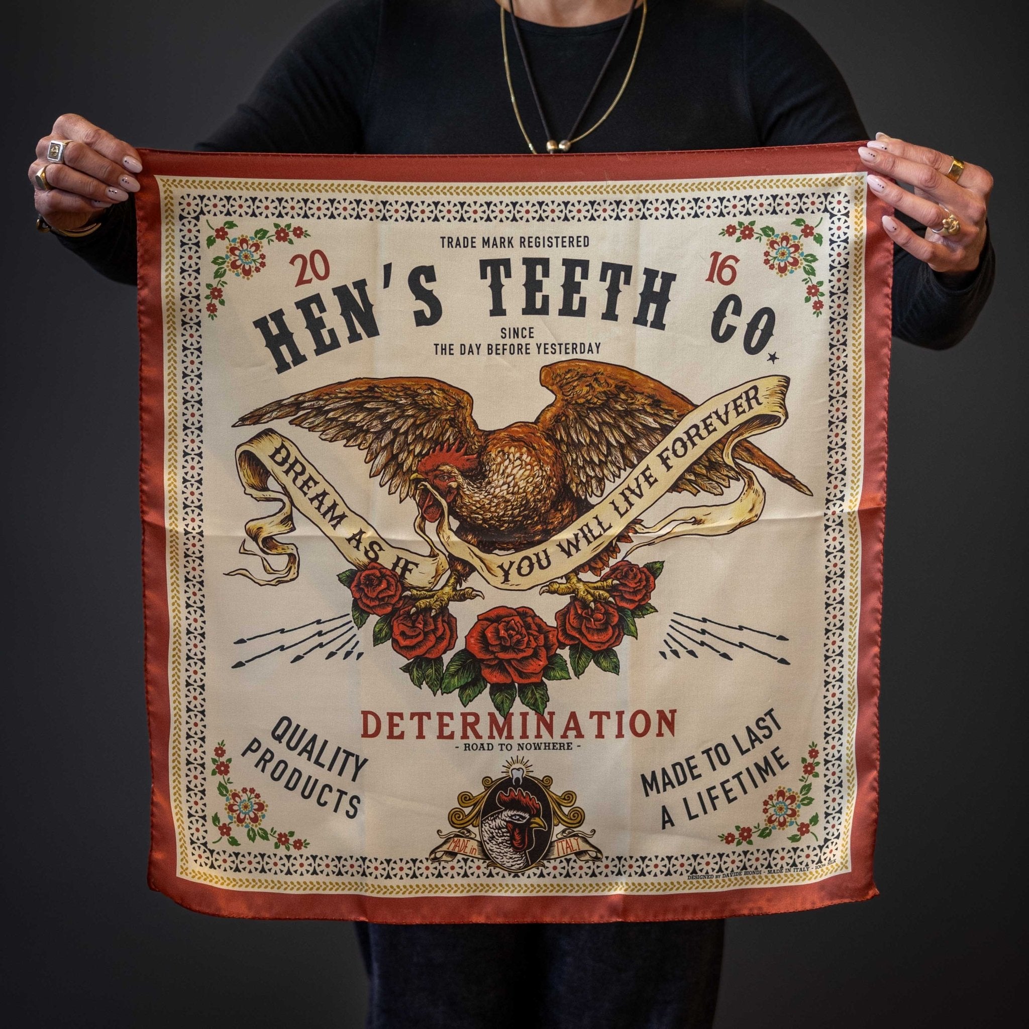 Hen's TeethHen's Teeth Bandana en soieFoulardBritish Parts Lucerne
