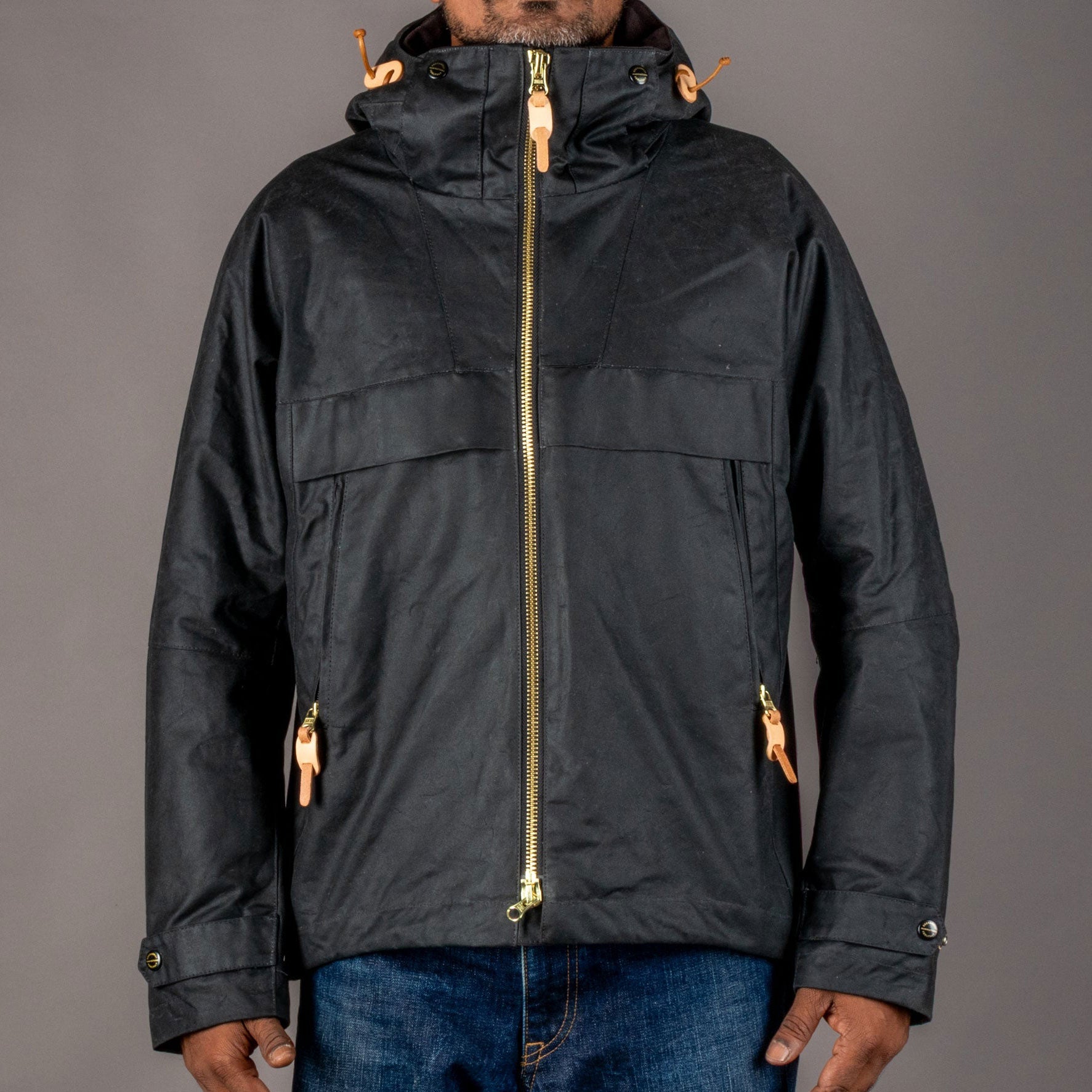 Manifattura CeccarelliVeste de trekking en wax noirVestesBritish Parts Lucerne