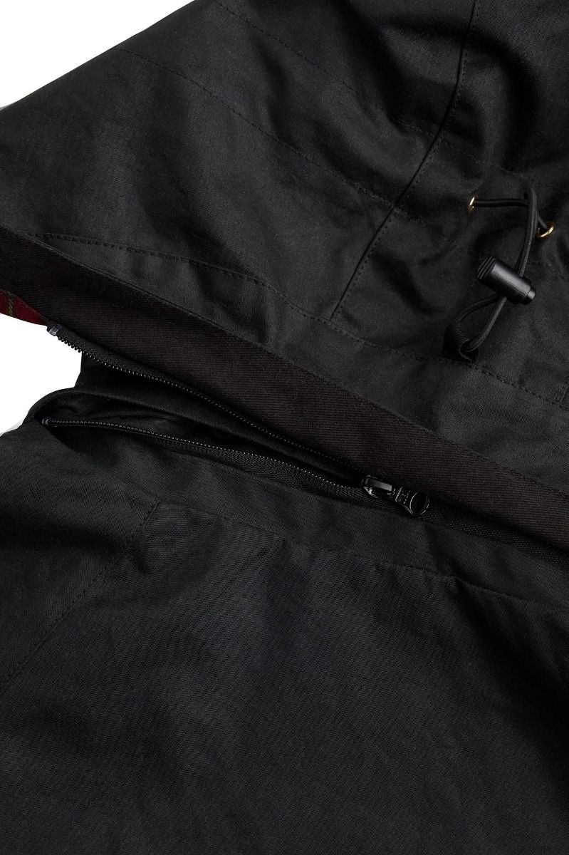 Manifattura CeccarelliVeste de trekking en wax noirVestesBritish Parts Lucerne