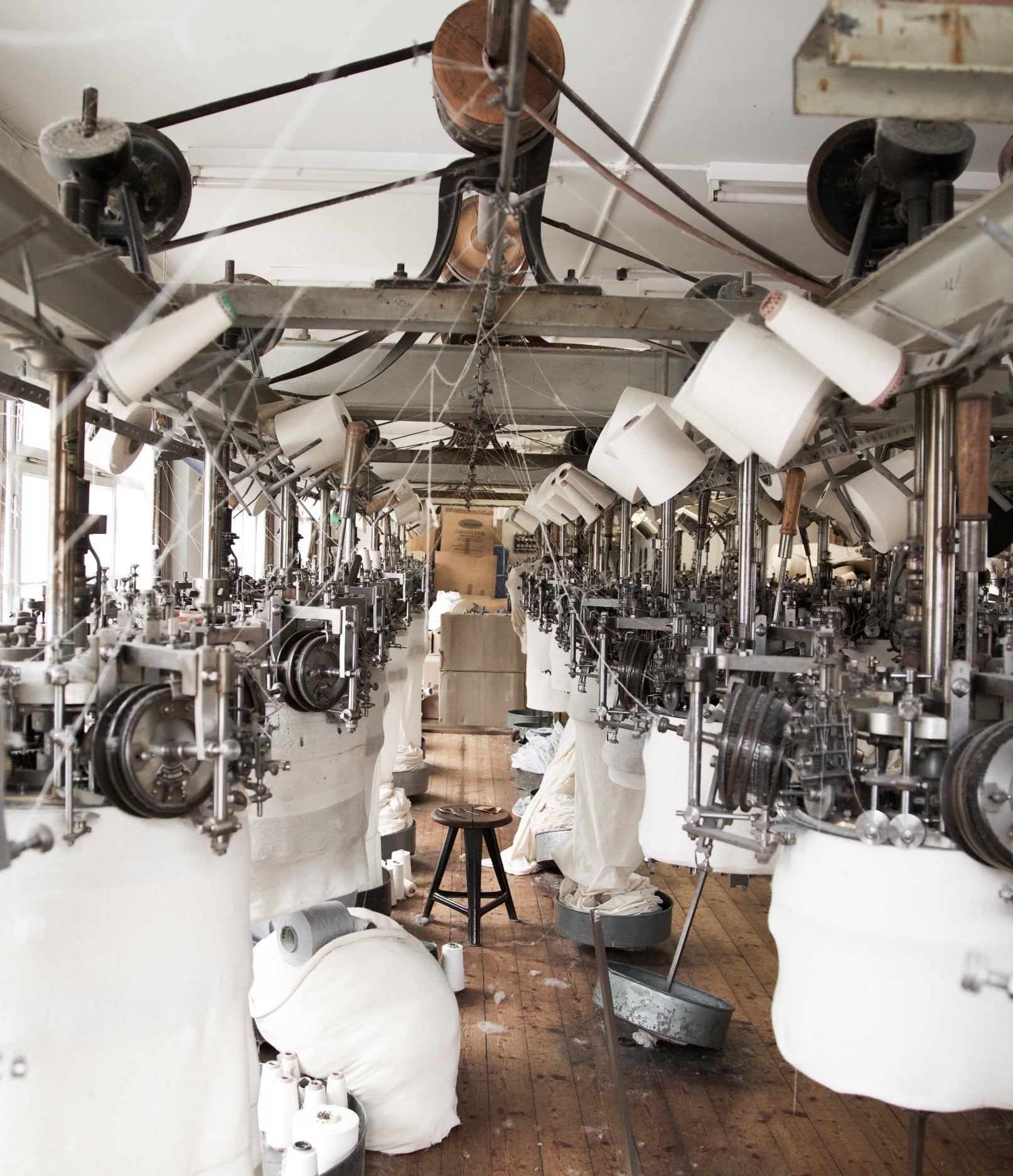 Merz b. Schwanen206 Chemise à col boutonné bleu encreHenleyBritish Parts Lucerne