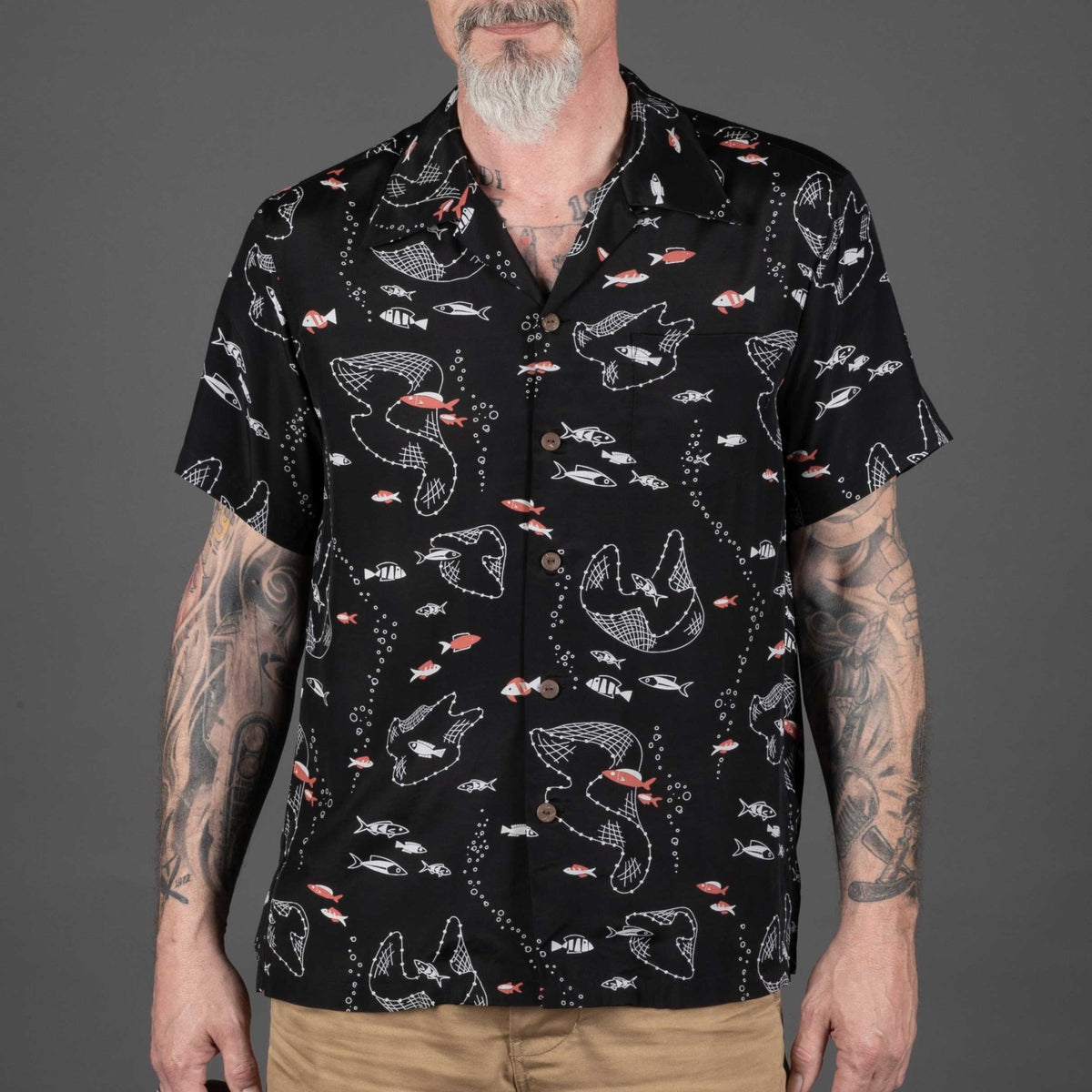 Micky OyeFish in a thrownet Hawaii ChemiseBritish Parts Lucerne