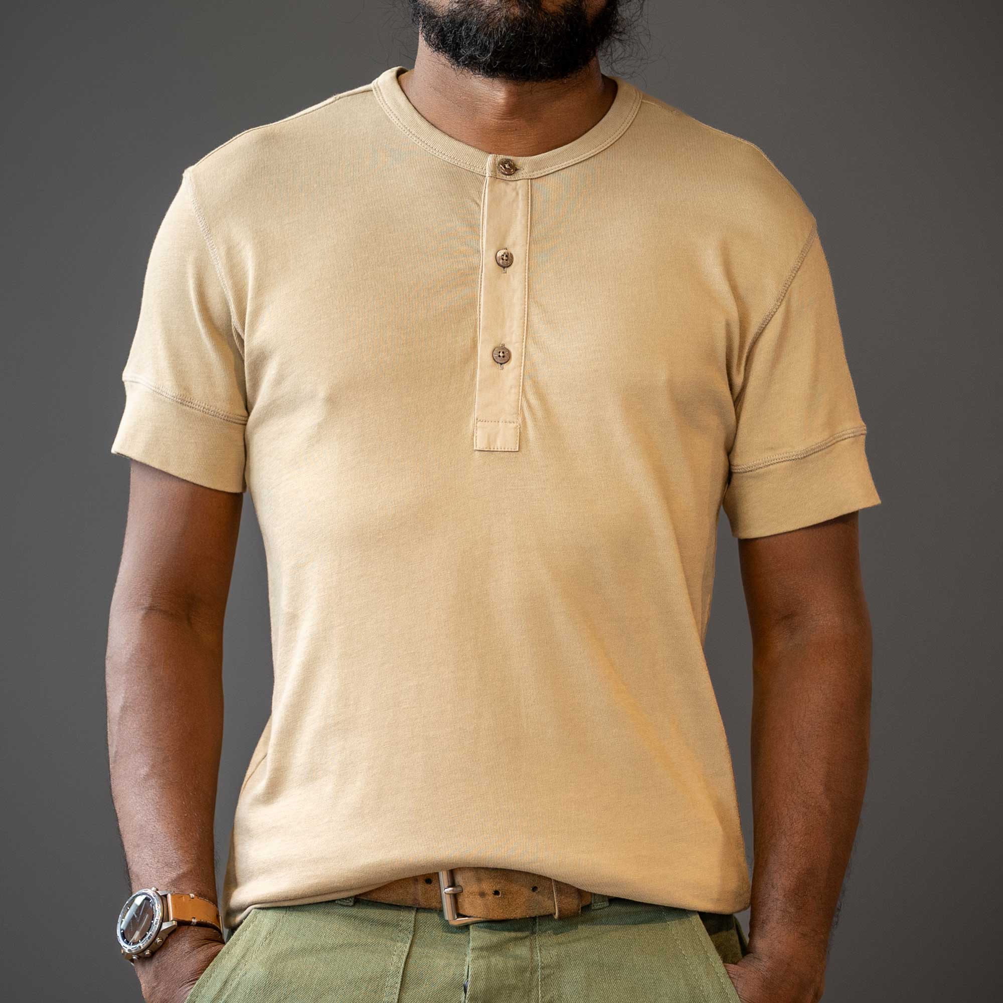 Pike Brothers1927 Chemise Henley à manches courtes Mojave beigeHenleyBritish Parts Luzern