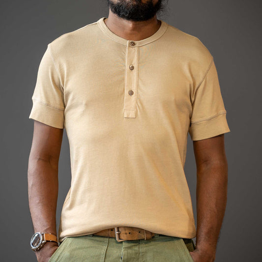 Pike Brothers1927 Chemise Henley à manches courtes Mojave beigeHenleyBritish Parts Luzern