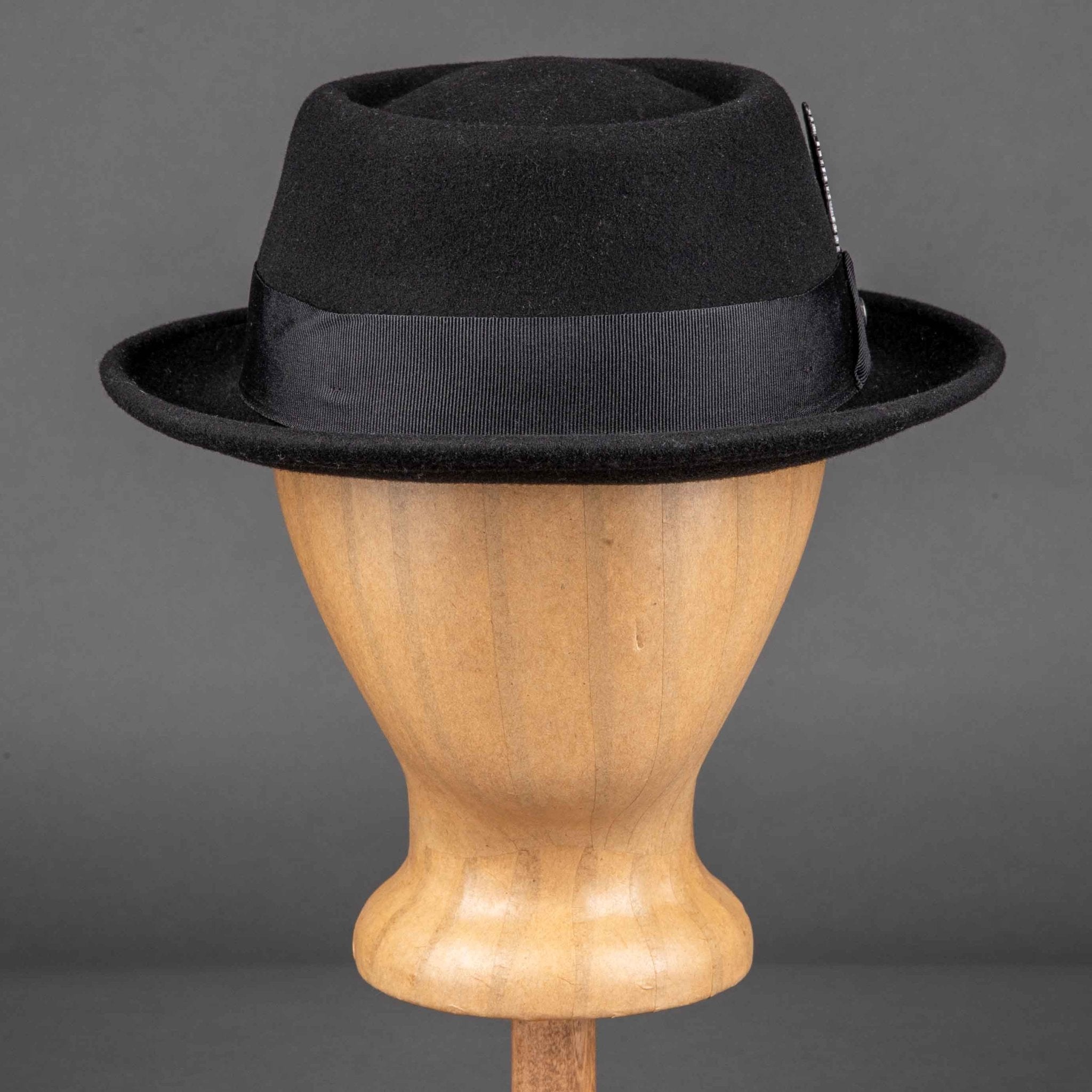 StetsonPork Pie Woolfelt noir avec plumesChapeauBritish Parts Luzern
