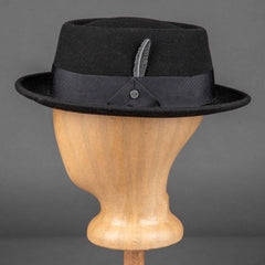 StetsonPork Pie Woolfelt noir avec plumesChapeauBritish Parts Luzern
