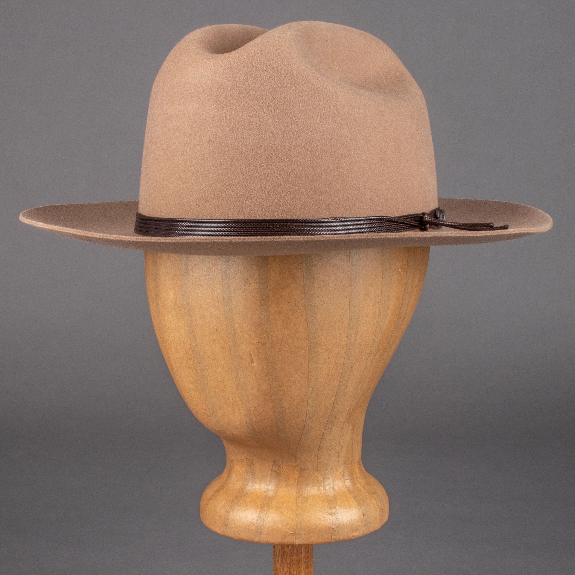 StetsonWestern Woolfelt Garage ThemeHutBritish Parts Luzern