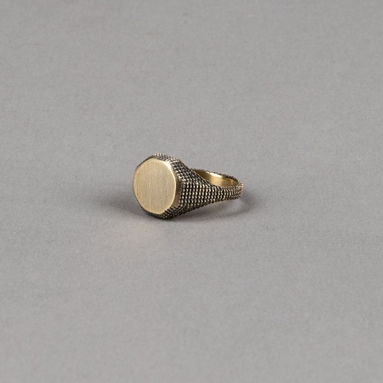 Studebaker MetalsOtto Signet Ring - Bague en laitonBritish Parts Luzern