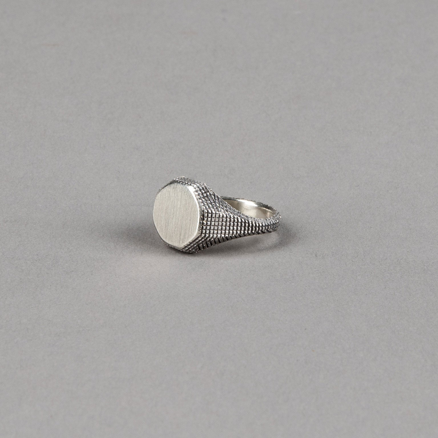 Studebaker MetalsOtto Signet Ring - ArgentRingBritish Parts Luzern